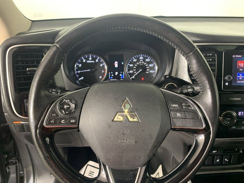 Used 2018 Mitsubishi Outlander SEL image 18