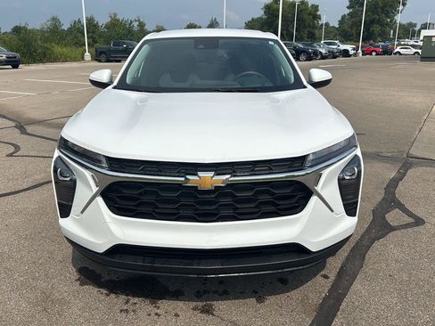 Used 2024 Chevrolet Trax LS w/ LS Convenience Package FWD image 8