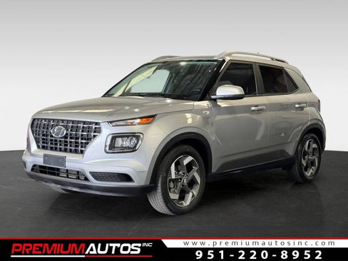 Used 2024 Hyundai Venue SEL image 1