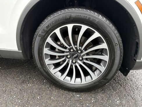Used 2023 Lincoln Aviator AWD w/ Premium Package image 35