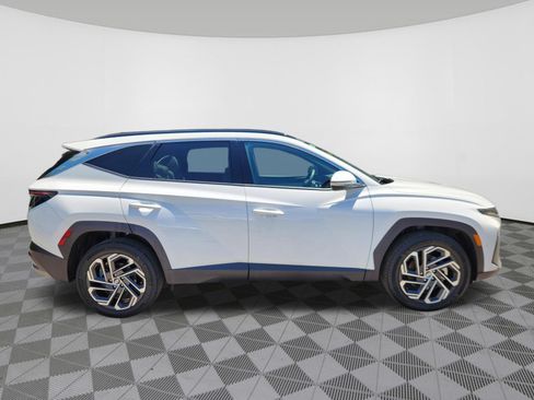 Certified 2025 Hyundai Tucson Limited AWD/4WD image 6