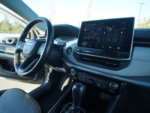 Used 2022 Jeep Compass Limited image 33