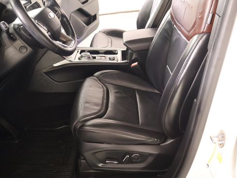 Used 2020 Ford Explorer Platinum w/ Premium Technology Package AWD/4WD image 12