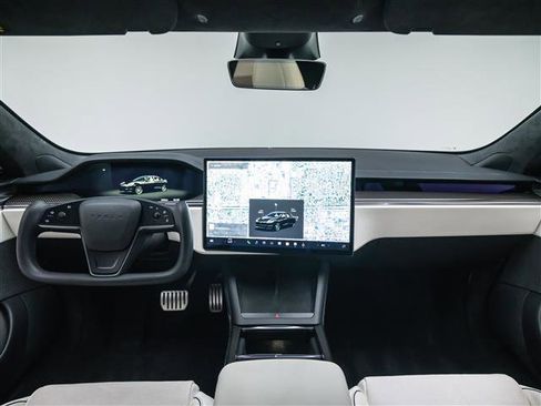 Used 2022 Tesla Model S Plaid image 18