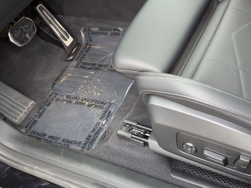 Used 2025 BMW X1 xDrive28i w/ Technology Package image 17