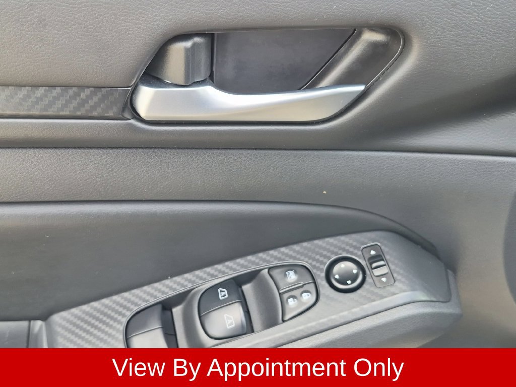 Used 2025 Nissan Altima 2.5 SV FWD image 13
