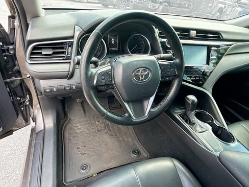 Used 2020 Toyota Camry SE FWD image 12