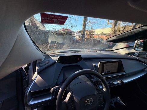 Used 2025 Toyota Prius LE image 30