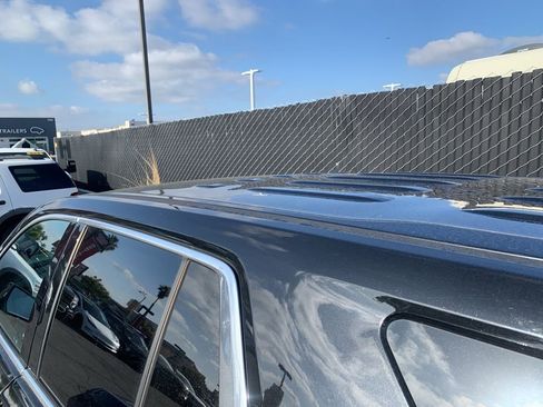 Used 2023 Chevrolet Traverse LS image 9