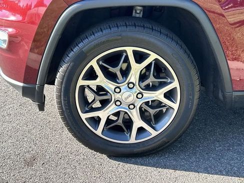 Used 2019 Jeep Grand Cherokee Limited AWD/4WD image 10