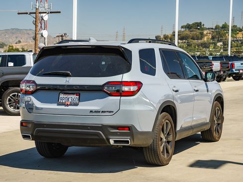 Used 2025 Honda Pilot Black Edition image 7