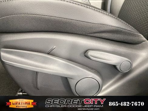 New 2026 Jeep Compass Latitude image 13