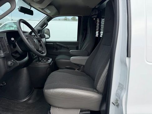 Used 2024 GMC Savana 2500 w/ Driver Convenience Package image 12