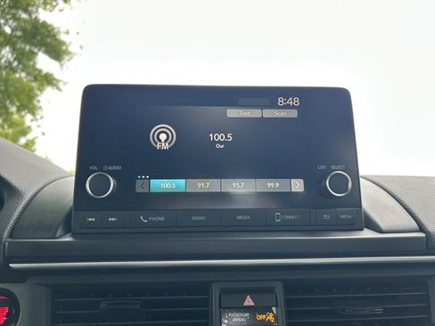 Used 2025 Honda Pilot Sport image 13