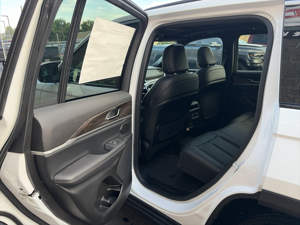 New 2027 Jeep Grand Cherokee Limited w/ Technology Group II AWD/4WD image 22
