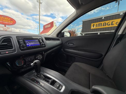 Used 2021 Honda HR-V LX image 17