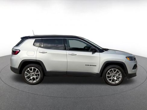 Used 2025 Jeep Compass Limited image 16