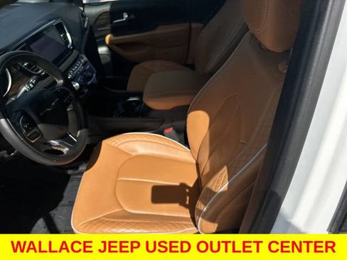 Used 2022 Chrysler Pacifica Pinnacle FWD image 19