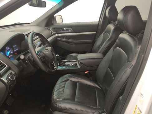 Used 2016 Ford Explorer XLT w/ Equipment Group 202A AWD/4WD image 17