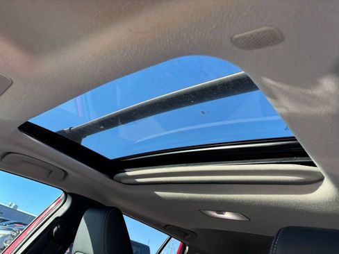 Used 2022 Toyota Corolla Cross XLE image 8