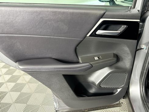 Used 2023 Mitsubishi Outlander SE image 25