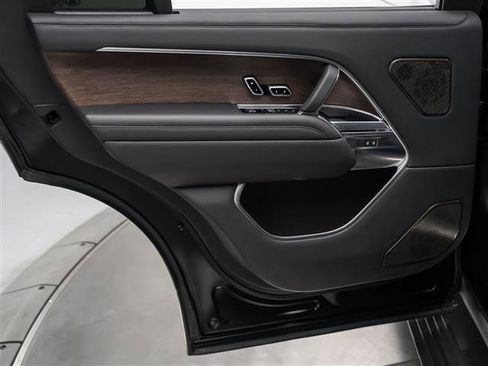 Used 2025 Land Rover Range Rover Long Wheelbase Autobiography image 27