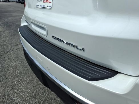 Used 2022 GMC Yukon XL Denali RWD image 16