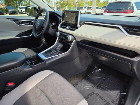 Used 2025 Toyota RAV4 XLE w/ Convenience Package image 9