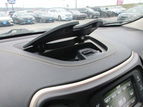 Used 2018 Jeep Cherokee Latitude image 32