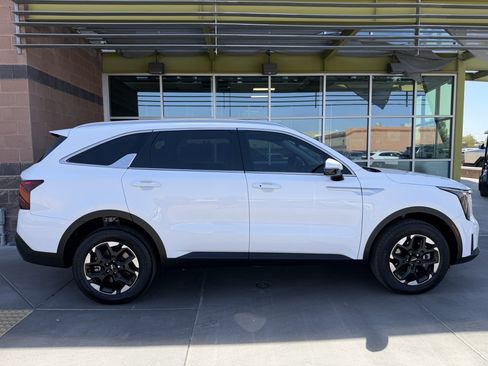 Used 2024 Kia Sorento S w/ Panoramic Sunroof Package AWD/4WD image 9