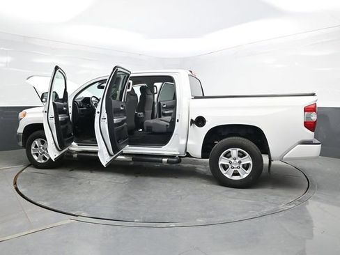 Used 2017 Toyota Tundra SR5 w/ SR5 Upgrade Package AWD/4WD image 45