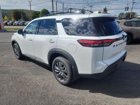 New 2025 Nissan Pathfinder SV w/ Black Appearance Package image 6