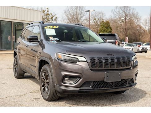 Used 2023 Jeep Cherokee Altitude Lux image 31