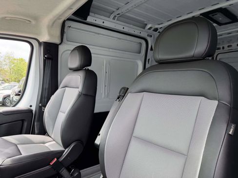 Used 2026 RAM ProMaster 2500 w/ Convenience Group FWD image 13