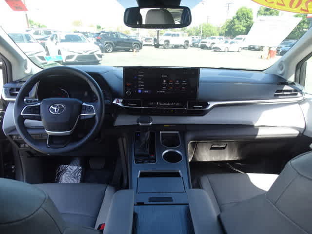 Certified 2025 Toyota Sienna XLE w/ XLE Plus Package FWD image 21