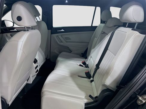 Used 2023 Volkswagen Tiguan SE R-Line image 22