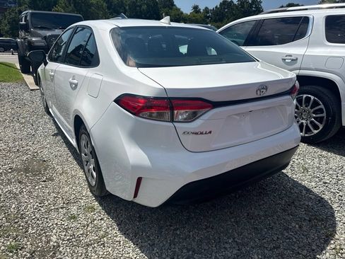 Used 2024 Toyota Corolla LE FWD image 4