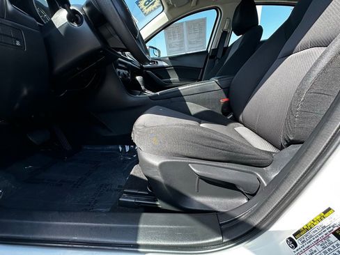Used 2018 MAZDA MAZDA3 Sport FWD image 13