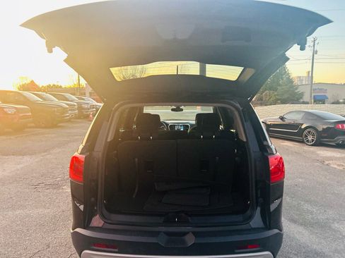 Used 2017 GMC Acadia SLE image 18