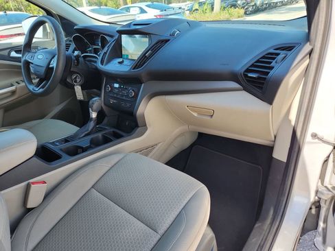 Used 2017 Ford Escape SE w/ Equipment Group 201A image 11