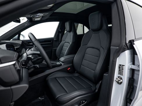 New 2025 Porsche Macan 4S Electric image 5