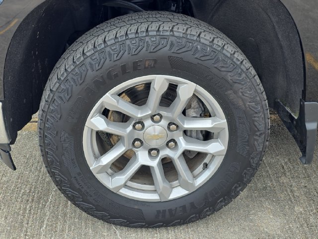 Used 2022 Chevrolet Silverado 1500 LT w/ Protection Package AWD/4WD image 12
