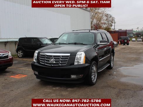 Used 2011 Cadillac Escalade AWD w/ Touring Package image 1