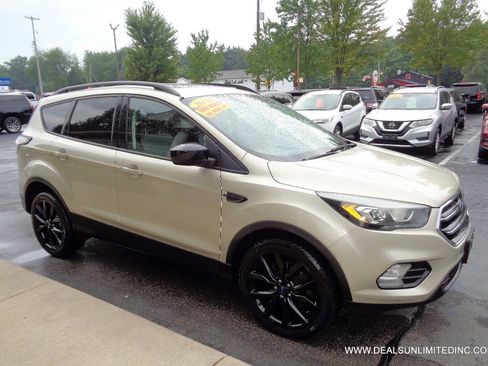 Used 2018 Ford Escape SE w/ SE Sport Appearance Package AWD/4WD image 2