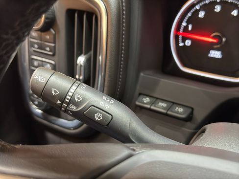 Certified 2022 Chevrolet Silverado 1500 High Country w/ Technology Package image 26