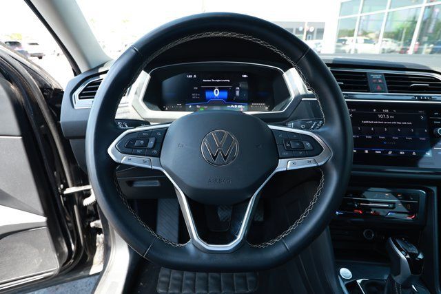 Used 2024 Volkswagen Tiguan SE AWD/4WD image 11