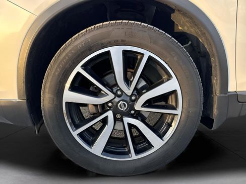 Used 2019 Nissan Rogue SL w/ Premium Package image 19