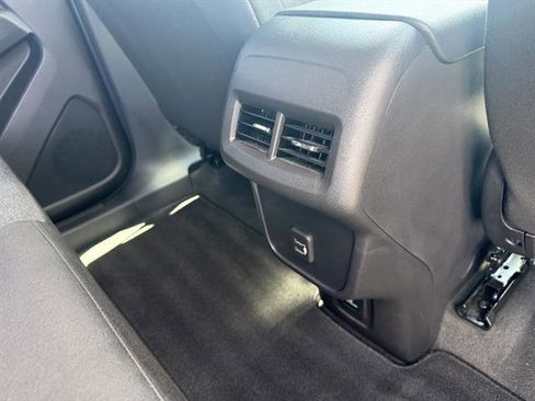 Used 2024 Chevrolet Equinox LT image 20