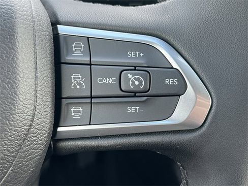 New 2026 Jeep Compass Limited image 18