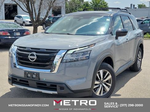 Used 2023 Nissan Pathfinder SL AWD/4WD image 1